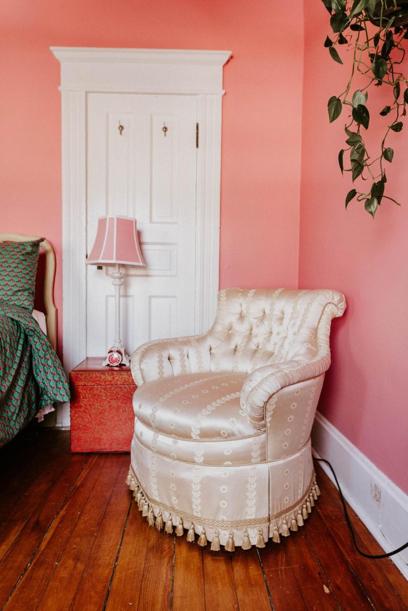 Retro Gem Box Victorian Steps From Irvine Park Apartment Saint Paul Bagian luar foto