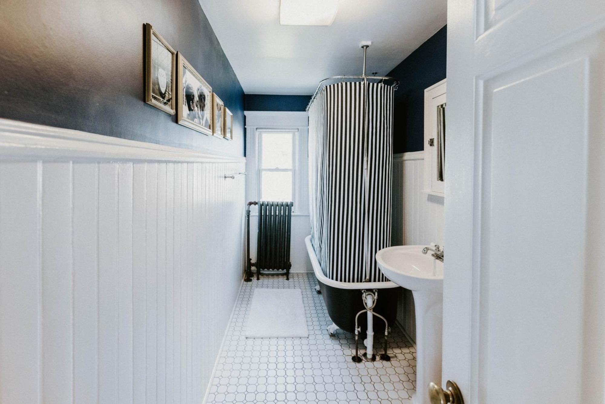 Retro Gem Box Victorian Steps From Irvine Park Apartment Saint Paul Bagian luar foto