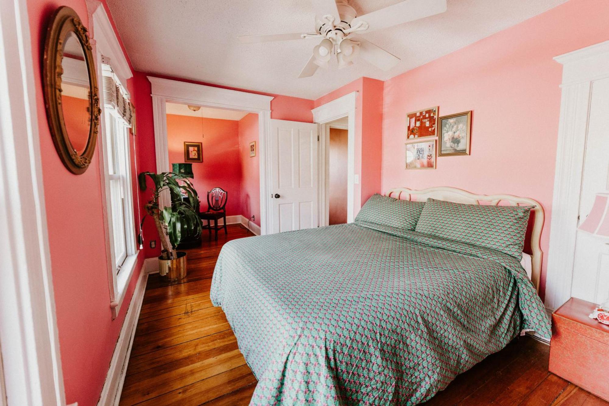 Retro Gem Box Victorian Steps From Irvine Park Apartment Saint Paul Bagian luar foto