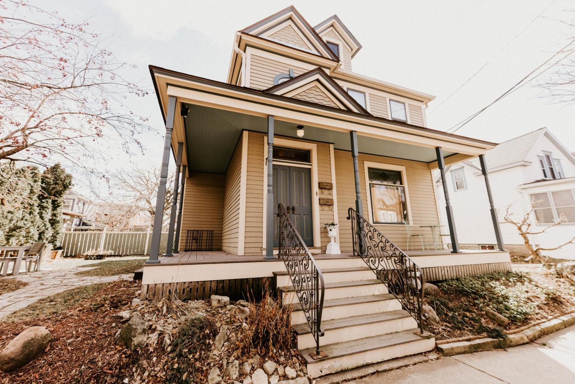 Retro Gem Box Victorian Steps From Irvine Park Apartment Saint Paul Bagian luar foto