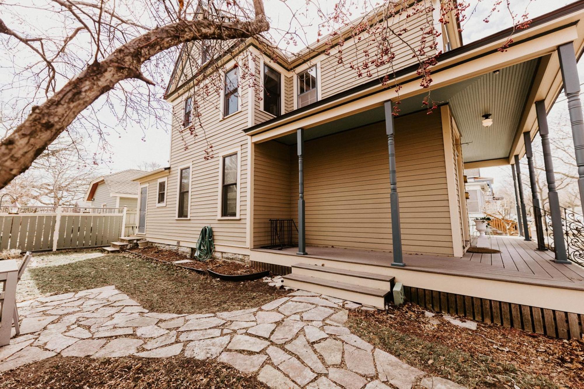 Retro Gem Box Victorian Steps From Irvine Park Apartment Saint Paul Bagian luar foto
